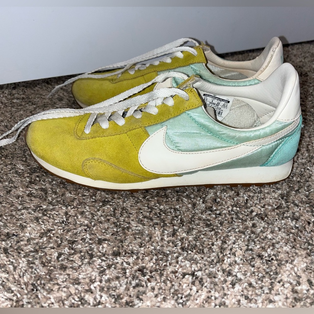 Women’s Nike Air Pegasus '83 in Yellow and Mint in size 8.5